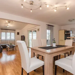 Apartment Natalie Sea View With 3 Bedrooms And Everything Is Air-conditioned, Sali